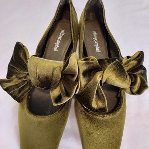 Jeffrey Campbell Olive velvet flat with bow size 8.5